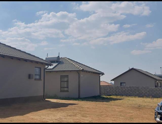 2 BEDROOM HOUSE FOR SALE IN WINDMILL PARK